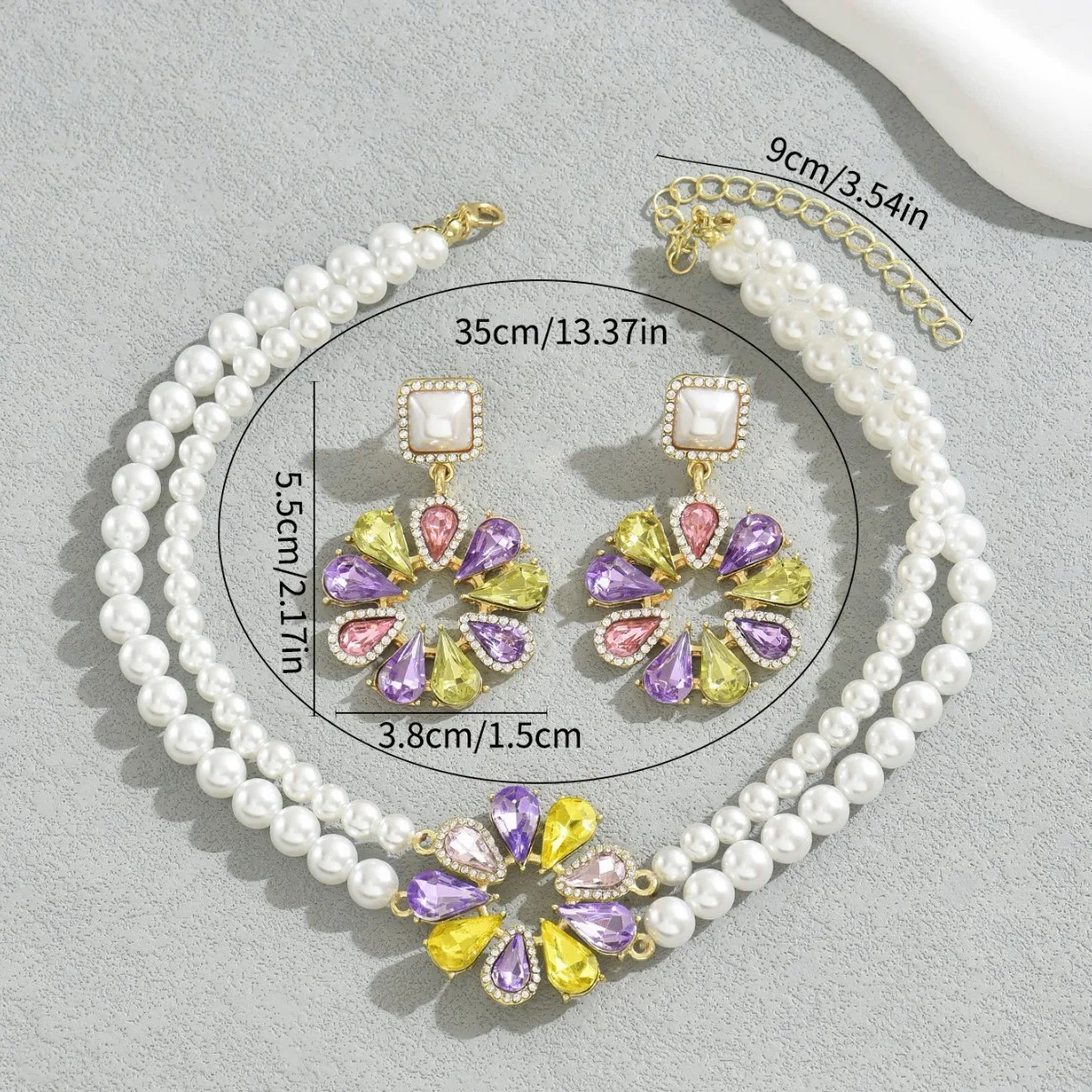 Vintage Ketting Bloemen Design & Niche Oorbellen. Prachtige sieradenset voor een unieke, vrouwelijke stijl. De perfecte finishing touch. — foto 4