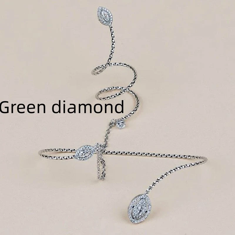 Pulseira anel design de nicho com strass Adicione brilho e sofisticação ao seu visual. Ideal para eventos especiais e looks glamorosos, um acessório elegante. — foto 5