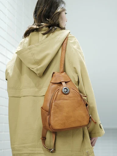 Title 4, Large Capacity Versatile Retro Soft Leather Sho...