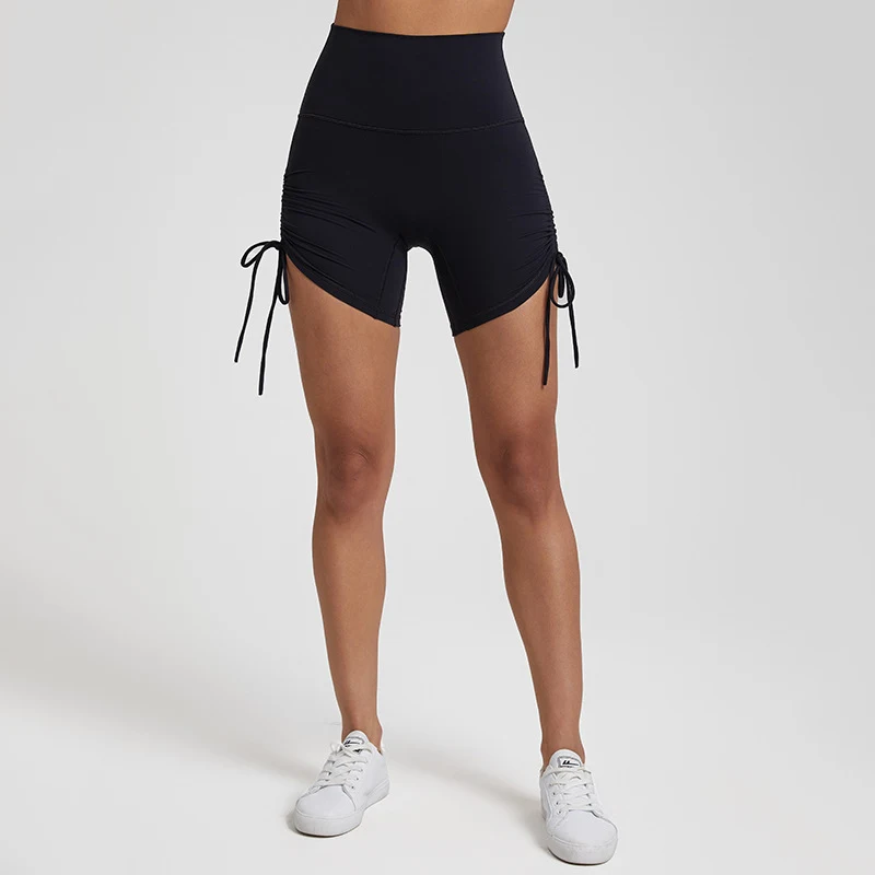 Pantaloncini sportivi da donna, a vita alta, regolabili con coulisse. Comfort e libertà di movimento durante i tuoi allenamenti. — foto 14
