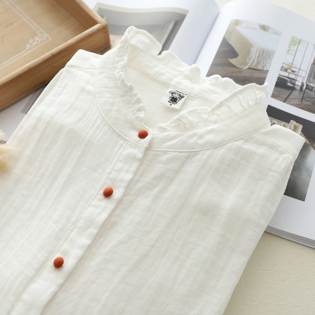 Camisa branca de manga comprida com fio de algodão de dupla camada com fivela colorida — foto 20