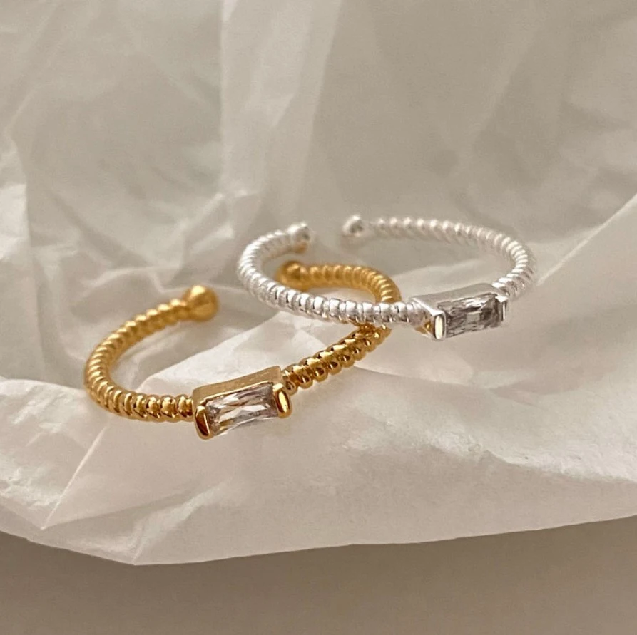 Anel de joia vintage versátil de prata esterlina 925 com design de diamante de zircônio para mulheres. Charme atemporal e único. — foto 9
