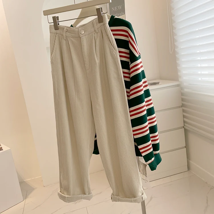 Calças largas de veludo cotelê retrô, casuais e soltas, com pernas retas e estilo moderno para um visual fashion e confortável — foto 25