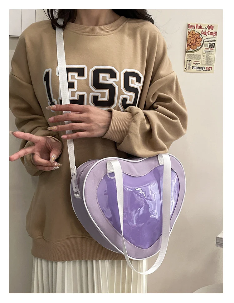 Bolsa transversal transparente em formato de coração, combina com tudo e é perfeita para looks leves e modernos, ideal para diversas ocasiões e estilos. — foto 23