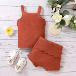 Conjunto infantil com top de alças finas e babados, shorts com cordão e suéter. Conforto e estilo para as crianças. — foto 11
