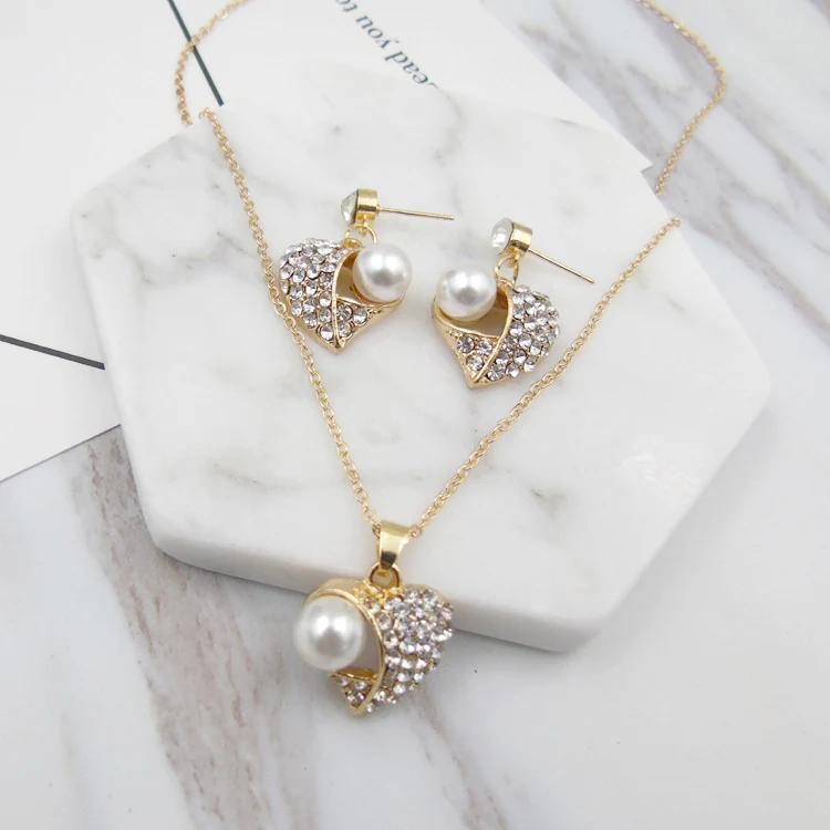 Conjunto de Joias com Pérolas de Coração Pêssego para um Toque Romântico e Elegante. Perfeito para presentear ou usar em eventos especiais. — foto 4