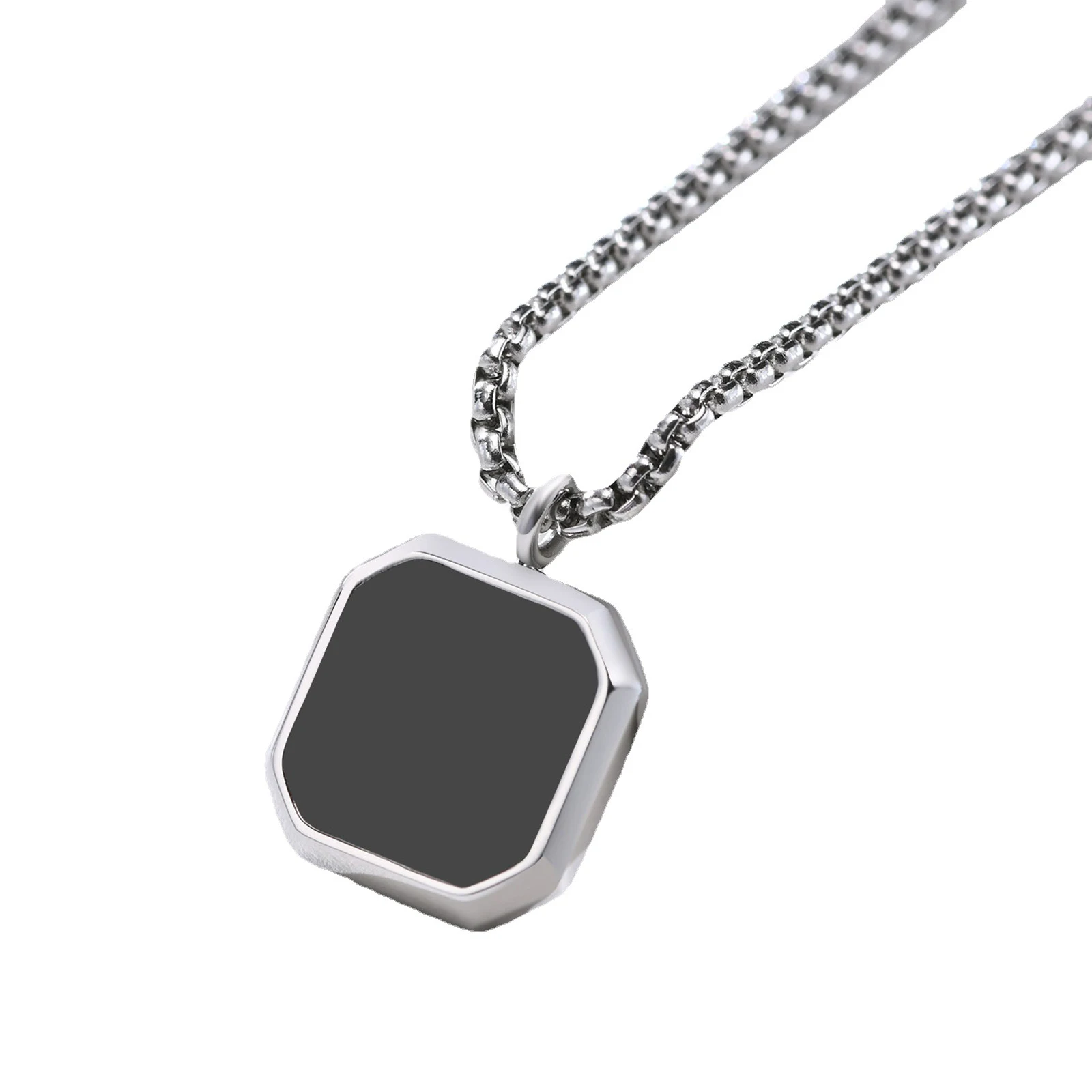 Colar pingente placa quadrada de aço inoxidável com epóxi preto, acessório elegante e moderno, perfeito para o uso diário. — foto 6