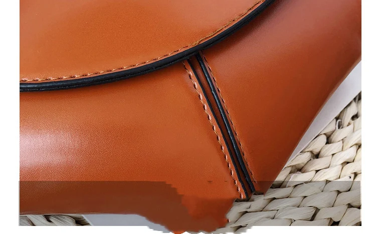 Bolsa de Moeda Irregular para Celular Feminina Carregue seu celular e dinheiro com estilo e segurança. Ideal para moedas e uso diário. Design exclusivo. — foto 9