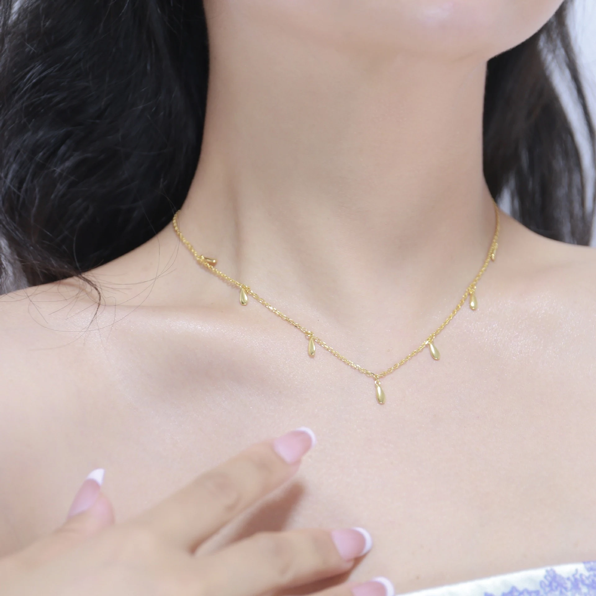 Colar nicho 18K ouro de alta qualidade para mulheres Joia exclusiva que eleva seu visual com design sofisticado e brilho deslumbrante. — foto 19