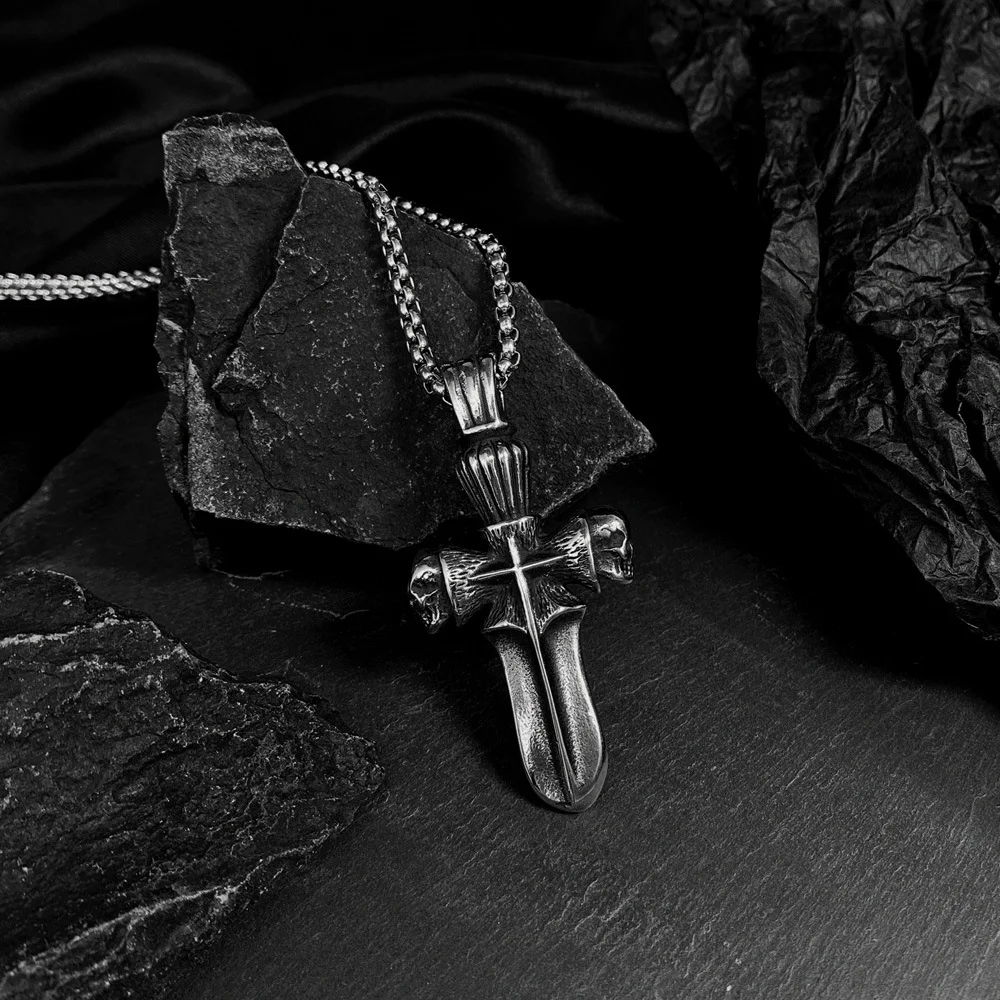 Title 2, Colar de aço inoxidável com pingente de caveira...