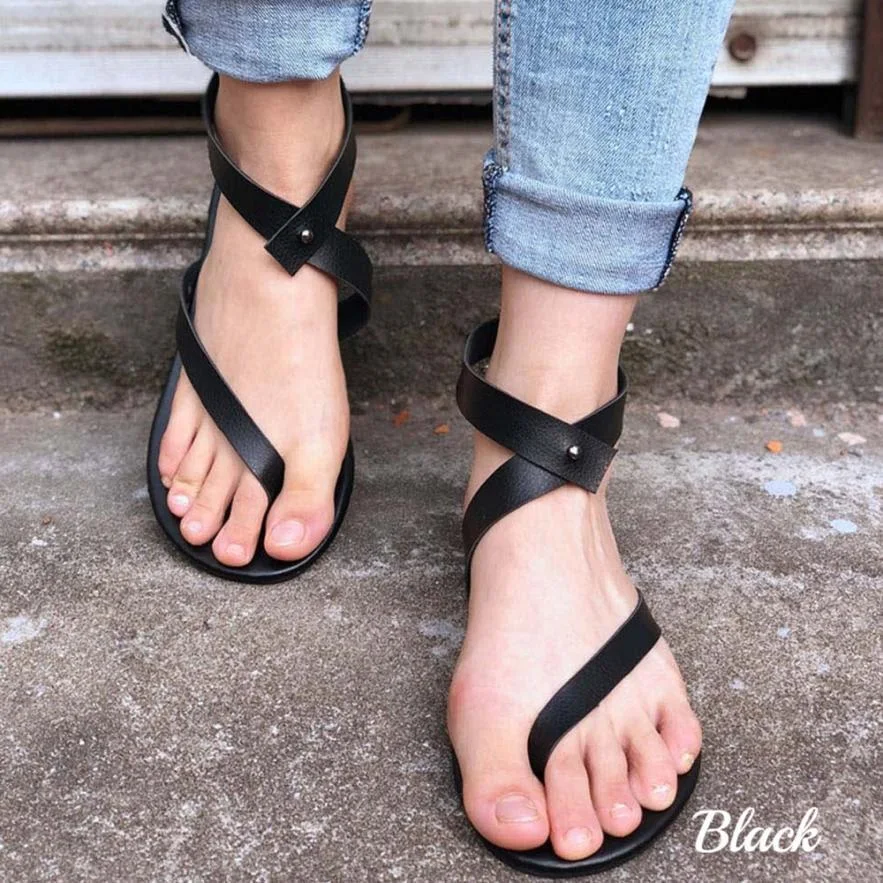 Sandálias casuais pretas sólidas com tornozeleira. Conforto e estilo para o verão, perfeitas para um visual descontraído e elegante em qualquer ocasião. — foto 4