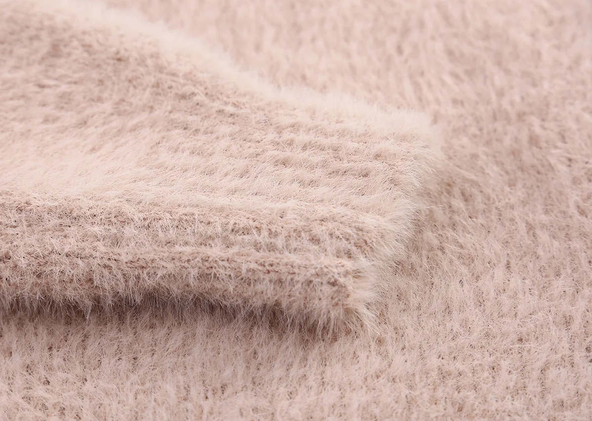Suéter pullover de lontra imitação para conforto excepcional e estilo único. Desfrute de calor e suavidade incríveis. — foto 10