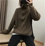 Suéter elegante feminino com zíper e lapela grande, ideal para looks casuais e sofisticados. Conforto e estilo em uma peça versátil para o dia a dia. — foto 5