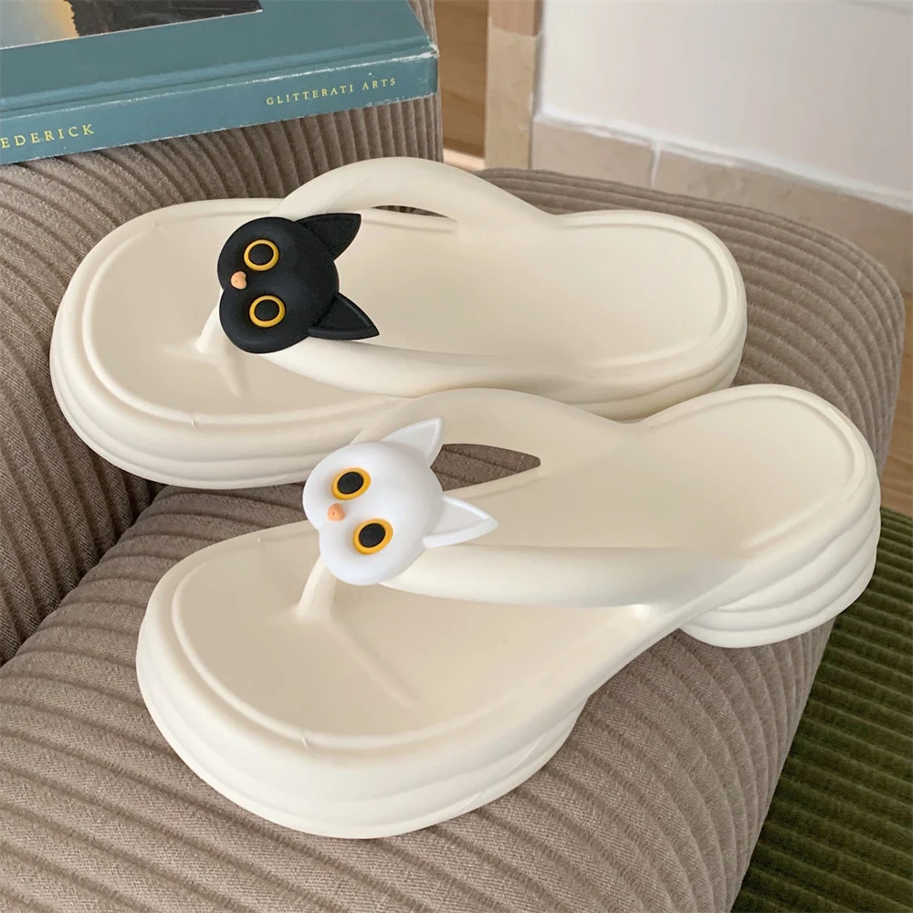 Kadın Platform Kitty Yazlık Outdoor Sandaletleri. Rahat ve şık, yazın keyfini çıkarın. Açık hava aktiviteleri için idealdir. — Fotoğraf 1