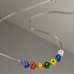 Colar feminino ajustável com flor de vidro, um acessório elegante e versátil. Ideal para qualquer ocasião, realce seu estilo com este colar único. — foto 3