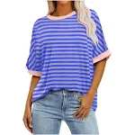 Blusa feminina listrada com estampa e mangas curtas, soltinha e com cores vibrantes, ideal para looks casuais e confortáveis no verão. — foto 6