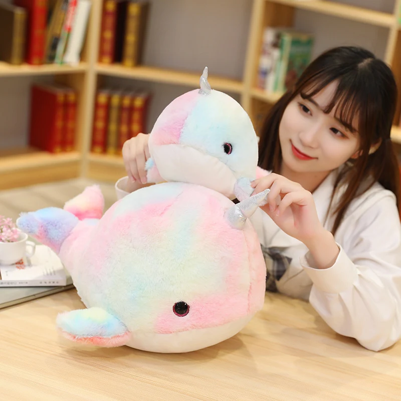 Peluche Narvalo Cartoon Colorato Morbido e Coccoloso Giocattolo per Bambini Regalo Perfetto Animali di Peluche per Divertimento e Compagnia — foto 4