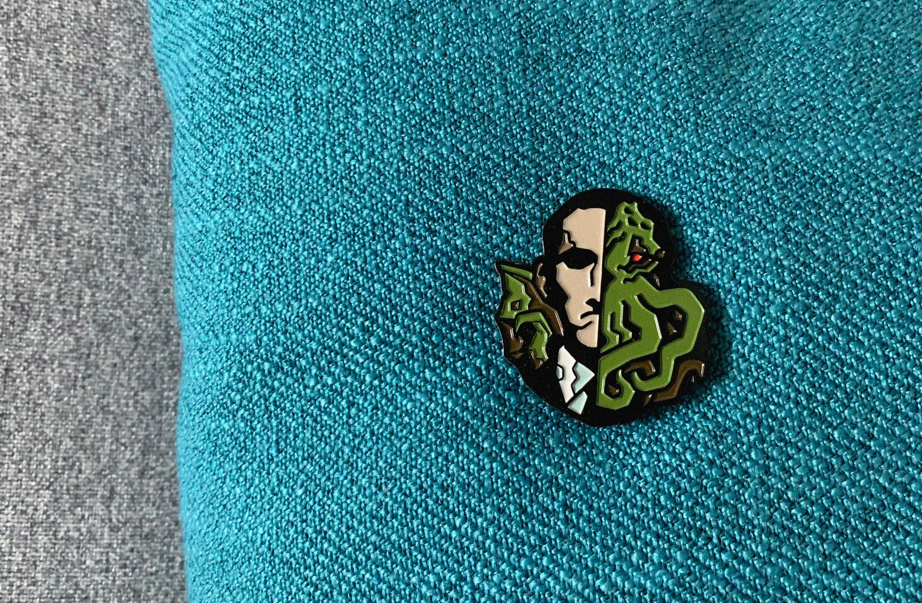 Cthulhu Cthulhu Old Dominator Metallbrosche. Zeige deine Liebe zu Lovecraft und dem kosmischen Horror mit dieser einzigartigen Anstecknadel. — foto 3