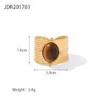 Anel Josie Gold, um acessório dourado para mulheres que buscam elegância e sofisticação. Perfeito para realçar sua beleza em qualquer ocasião. — foto 1