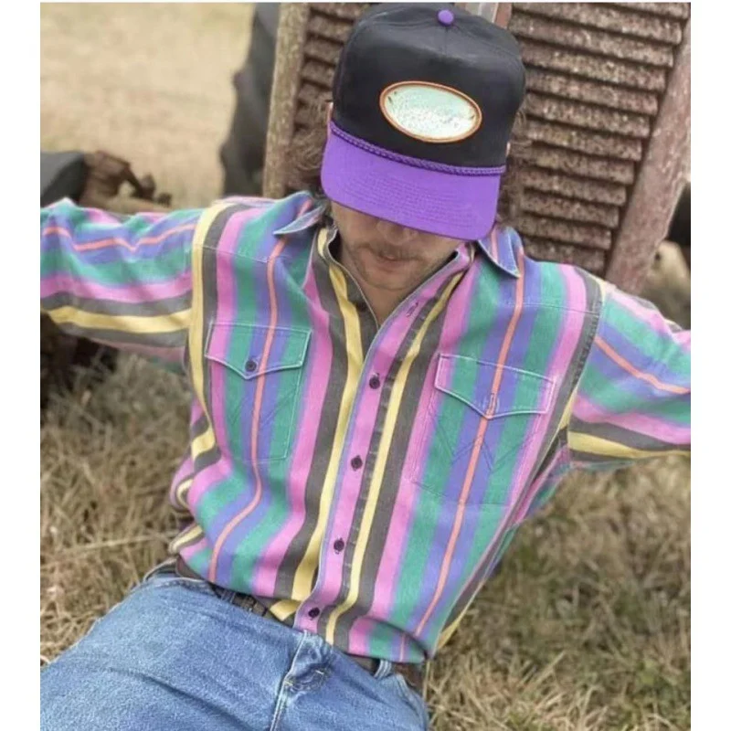 Camisa Casual Masculina Listrada com Estampa e Gola de Lapela, Perfeita para um Visual Descontraído e Moderno, Confortável e Ideal para o Dia a Dia — foto 2