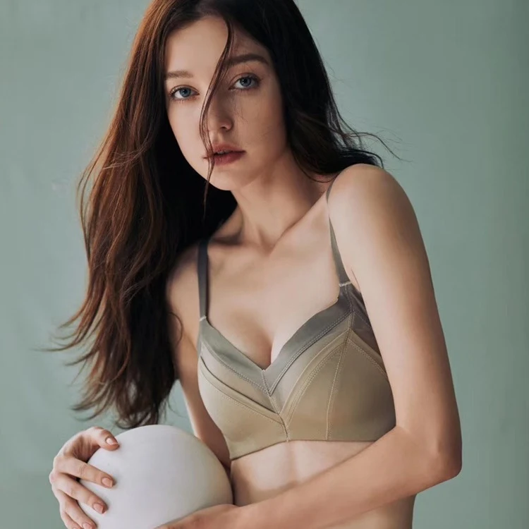Completo reggiseno e slip senza cuciture, tinta unita, arricciato, per comfort e vestibilità impeccabili, perfetto per l'uso quotidiano. — foto 1