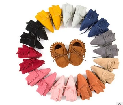 Polychromatische babyschoenen met zachte zool en kwastjes. Geslepen voor comfort en een modieuze uitstraling. — foto 13
