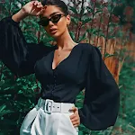 Top a maniche lunghe con scollo a V, bottoni sul petto e stampa a fungo. Perfetto per un look casual e confortevole, ideale per ogni occasione. — foto 8