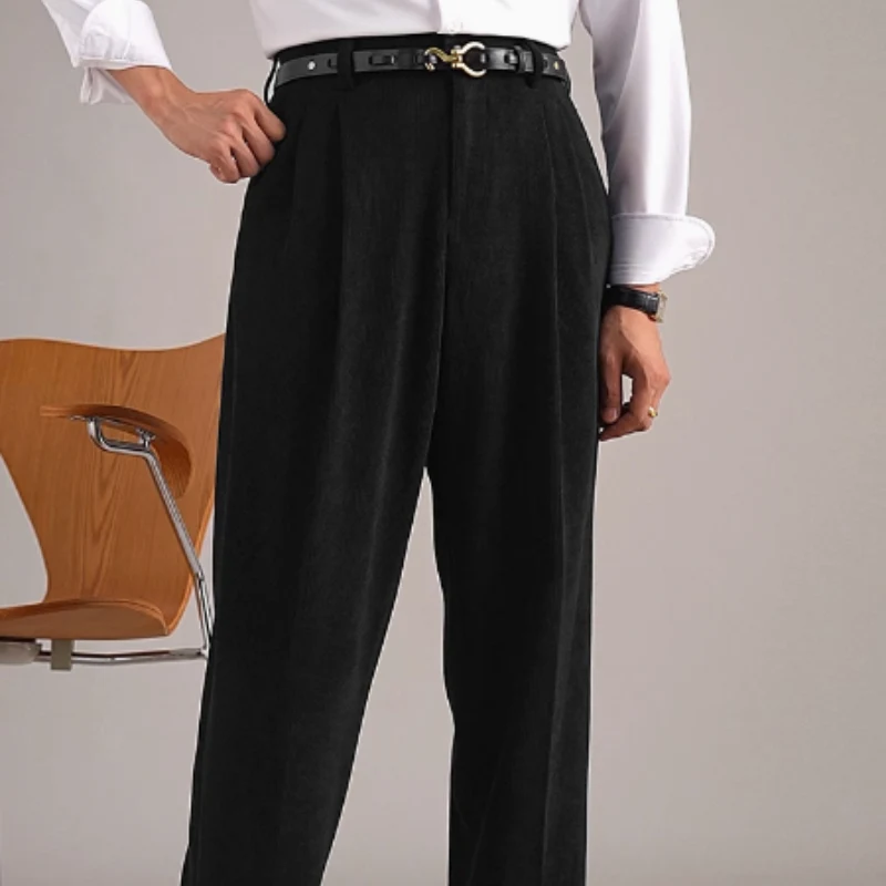 Retro corduroy broek met hoge taille, rechte pijpen en plooien. Geniet van comfort, klassieke stijl en een flatterende pasvorm. — foto 8