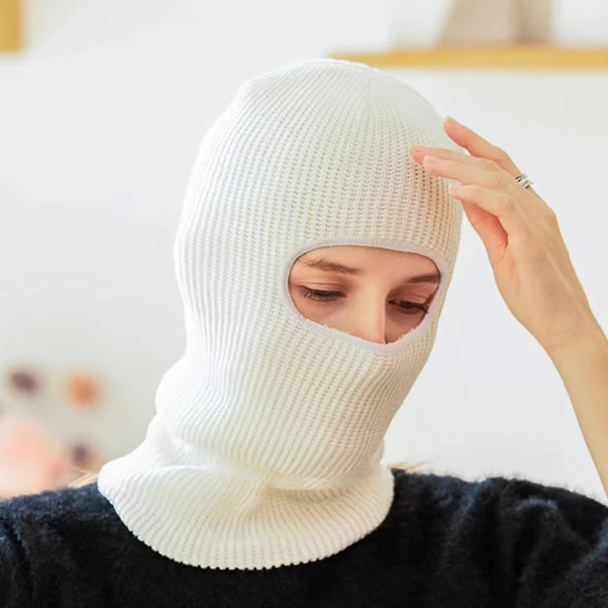 Einfarbige Acrylmaske-Strickmütze mit einem Loch, schützt Kopf und Gesicht vor Kälte, bietet Wärme und hohen Tragekomfort. — foto 5