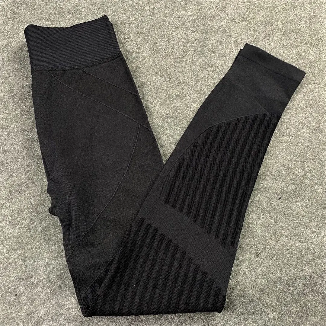 Title 58, High Waist Hip Lift Yoga Pants für eine definie...