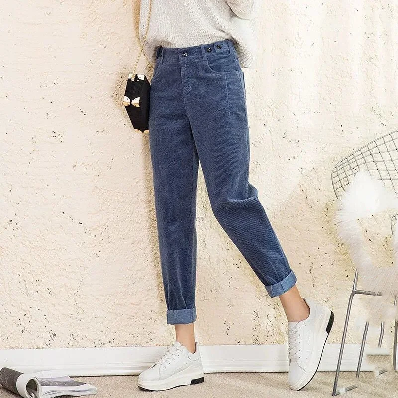 Calças Harem Femininas de Veludo Cotelê Soltas Cintura Alta Confortáveis e Modernas Perfeitas para um Look Casual e Despojado com Elegância e Charme — foto 21
