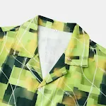 Camisa masculina casual de manga curta com estampa de ameixa em pintura a tinta, ideal para praia e um visual descontraído e fresco. — foto 2