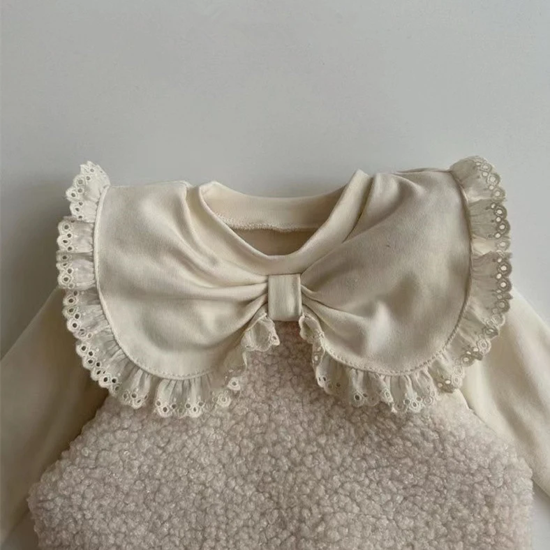 Blusa de manga longa infantil com laço de renda e gola de lapela, roupa interior para bebê menina. Conforto e charme. — foto 7
