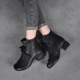 Botines de tobillo de piel de vaca estilo nacional de otoño e invierno. Calidez y elegancia para tus pies, perfectos para lucir con estilo en la temporada. — foto 1