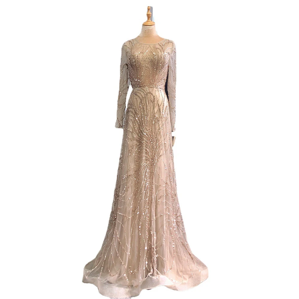 Vestido de noite de luxo leve e de alta qualidade para minorias. Elegância e sofisticação para eventos especiais. Um toque de requinte. — foto 2