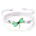Pulseira de verão com laço e monstrinho, tecida à mão. Ideal para crianças, um presente perfeito e divertido para os dias quentes. — foto 9