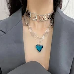 Colar elegante com pingente de coração azul oceânico e borla, que combina com tudo, adicionando um toque de graça ao seu visual. — foto 13