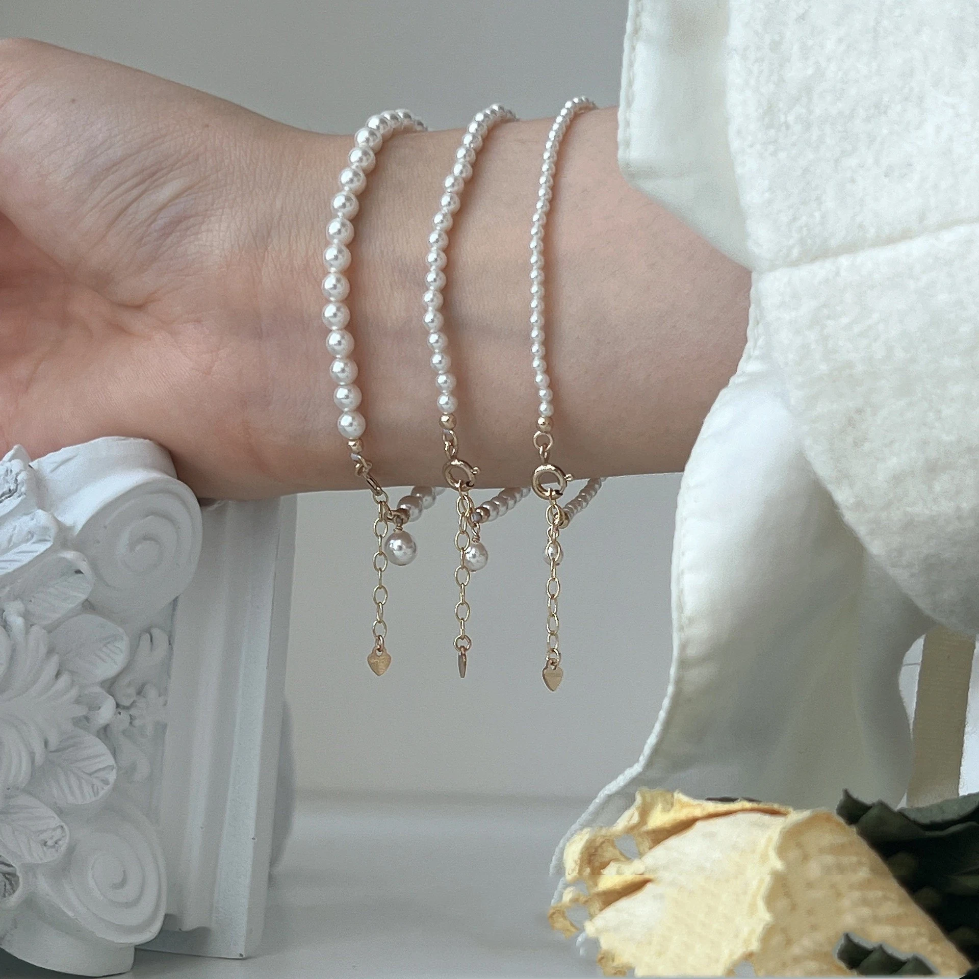 Retro parelarmband, elegant en temperamentvol. Een sieraad voor vrouwen die op zoek zijn naar tijdloze elegantie en stijl. — foto 7