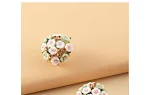 Brincos românticos de cerâmica com flor de rosa, diamantes e liga metálica. Adicione charme e beleza. — foto 24