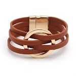 Pulseira feminina de couro cruzada com anel grande de metal, bracelete multicamadas com fecho magnético, pulseira de punho elegante. — foto 4