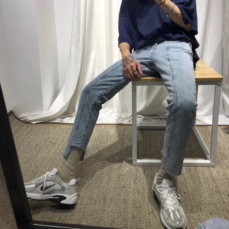 Jeans Cropped Slim Fit Masculina com Costura Irregular, Caimento Moderno e Confortável, Perfeita para um Visual Casual e Elegante — foto 6