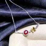Conjunto de anel, brincos e pingente de prata 925 com rubi sangue de pombo natural e diamantes. Joias luxuosas e elegantes. — foto 3