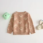 Casaco suéter infantil com capuz, macio e quentinho, perfeito para o inverno. Mantenha seus filhos confortáveis e aquecidos em todas as atividades. — foto 1