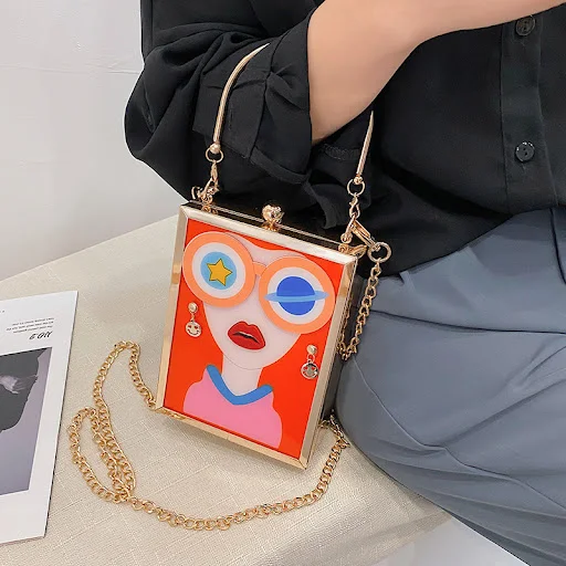 Title 3, Galeries Beauty Pattern Chain Bag