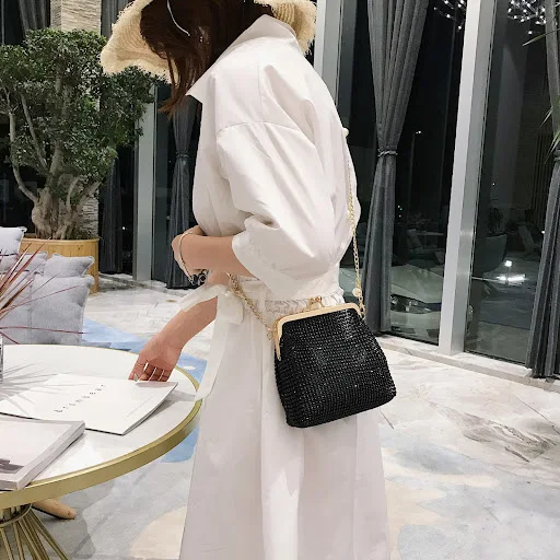 Title 8, Versatile water drill clip chain shoulder bag. ...
