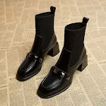 Botas finas com salto médio, salto grosso e salto alto estilo Dr. Martens. Conforto e estilo com meias finas, perfeitas para um visual moderno e urbano. — foto 1
