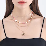Colar boêmio estrela de cinco pontas com contas coloridas contrastantes, ideal para um visual estiloso e marcante. — foto 1