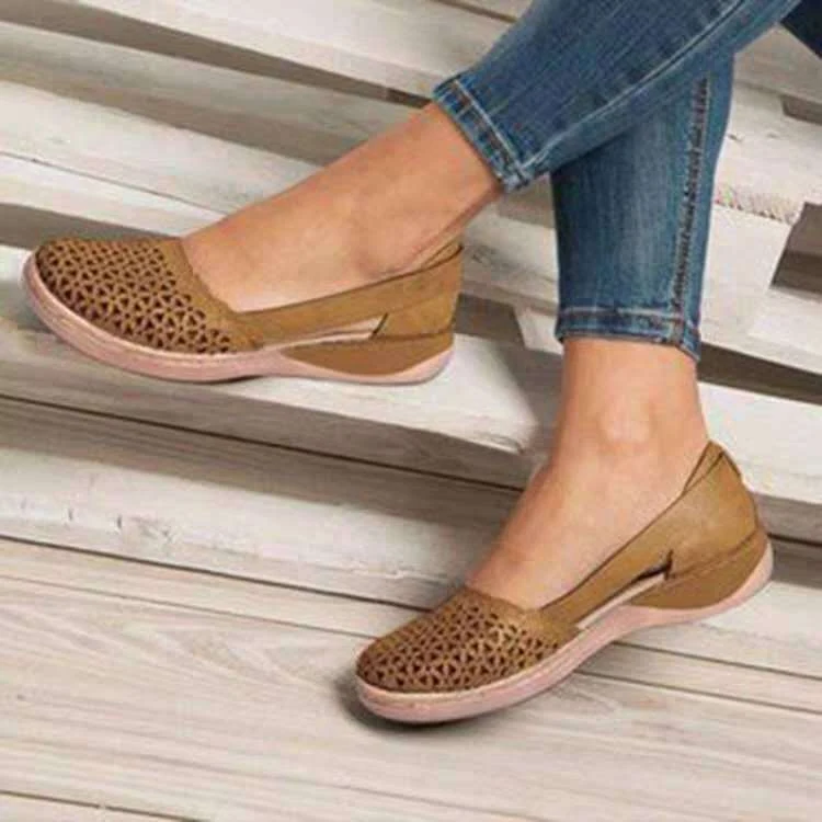 Sandálias femininas de dedo com design vazado e tamanho grande, perfeitas para o verão. Conforto e estilo para seus pés no dia a dia. — foto 4