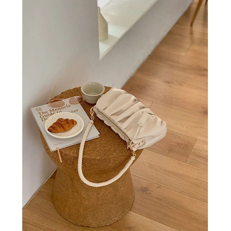 One-shoulder All-match Tide Cloud Folds Underarm Bag Crossbody. A versatile and stylish bag perfect for any occasion. — photo 4