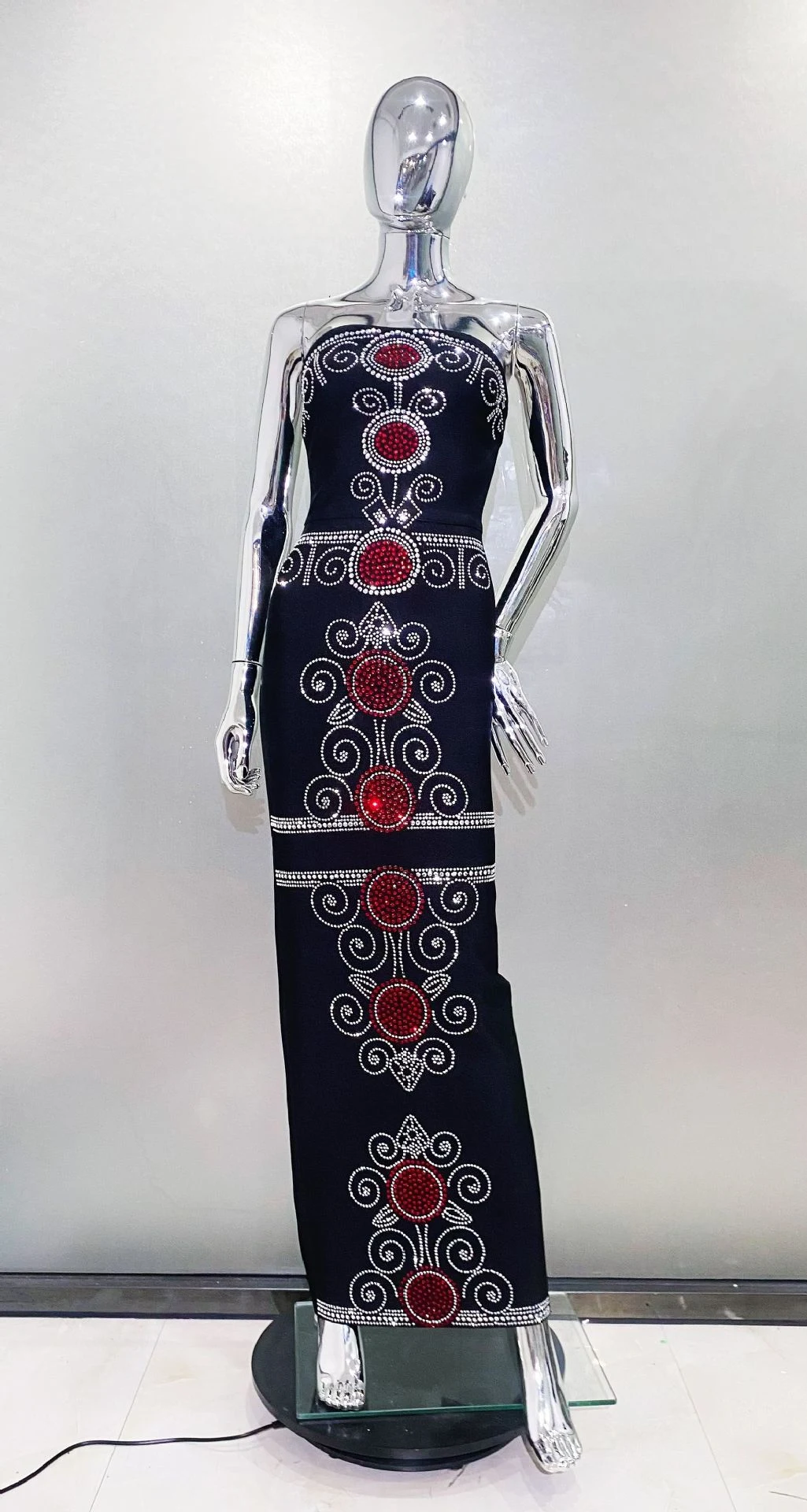 Title 8, Vestido de noite bandage preto justo com strass...